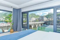 Shuishui. Nuo Guanlan Riverside View River View Homestay (Zhenyuan Ancient City New Bridge)