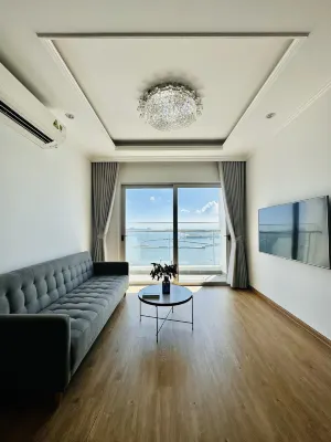 Cozy Homestay 2 BR sea view 29th flr Halong center.