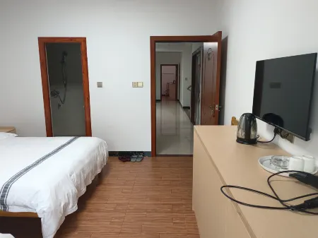 Lakeshore Homestay Отели в г. Дунюань