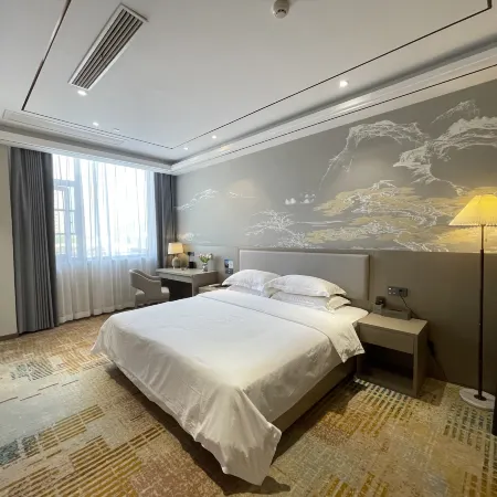 Phoenix Hotel Yaju (Pingdingshan Heping Road Pedestrian Street Store)