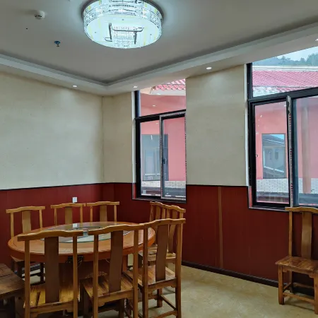 Nanzhuo Holiday Hotel