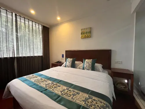 Laughingguagua Electrical Sports Hotel (Zhenjiang Railway Station North Square Branch)