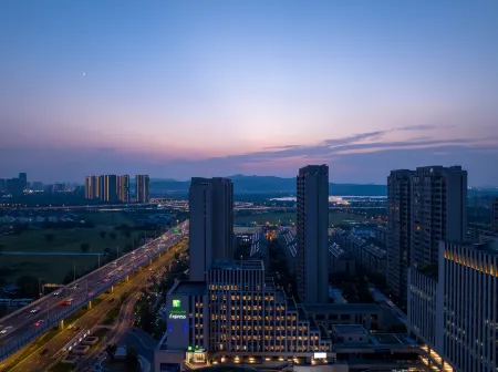 Holiday Inn Express Suzhou Shihu University Town Отели рядом с достопримечательностью «Wenzheng College of Soochow University»