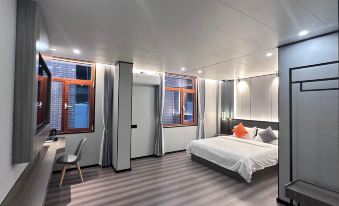 Pine Hotel (Taidong 2nd Road, Taidong Pedestrian Street, Qingdao)