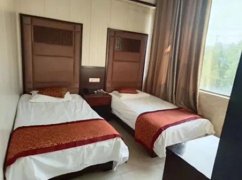 Wanzai Longhu Business Hotel