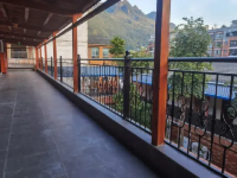 DongZe Hotel Hotel di Napo County