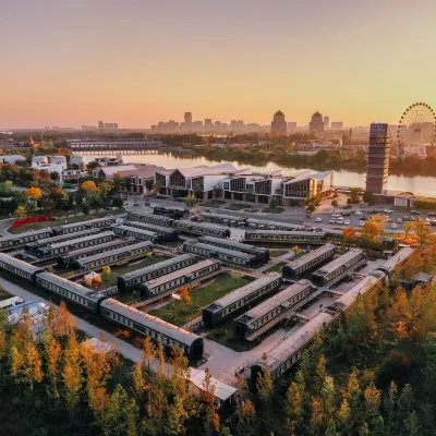 Green Train Leisurely Time Hotels near Zhuyuwan Scenic Area