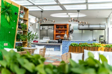 lansenn jingpin Hotel Отели рядом с достопримечательностью «Red Garden»