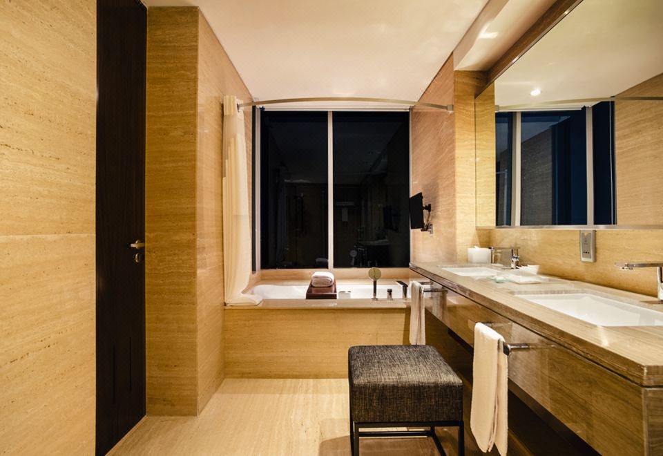 [자카르타 국제 엑스포 근처에 위치한 더블트리 바이 힐튼 자카르타 케마요란의 전경]