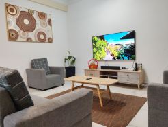 JIUHAO Homestay 15pax Stay Near Airport & City by Greenage