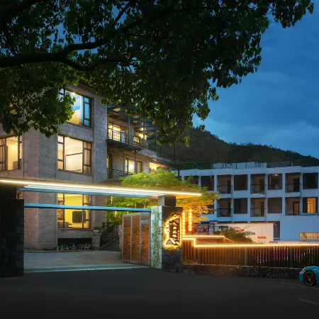 Moganshan – Shallow Shore Creekside Hot Spring Villa