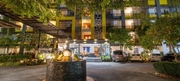 SB Living Place Hotel Phuket Town プーケットのホテル