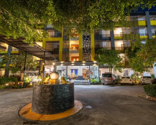 SB Living Place Hotel Phuket Town Hotels near Rang Hill