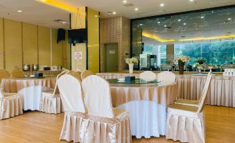 Four Seasons Hotel (Nanning Zoo Qingchuan Subway Station)