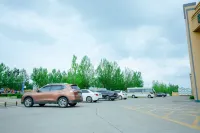 Tongjiang Xinhuayu Hotel（ YUAN DONG Wetland Park Store） - parking