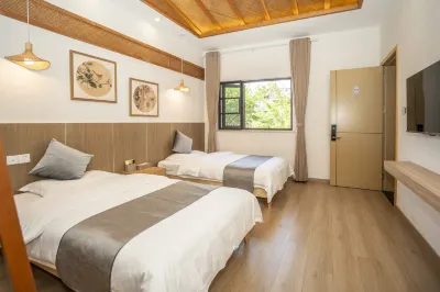 Mancheng Zhensong · Yuyin Pusu (Gaochun Hujiaba Longdun Reservoir) Hotels near Nanjing Youzi Mountain Leisure Tourism Area - The Largest Buddha in East China