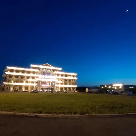HaichengJinHongXiYue Hotel