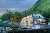 Xiamo Mountain Residence · Swimming Pool · Streamside  Designer Family Forest Hideaway 스링춘 주변 호텔