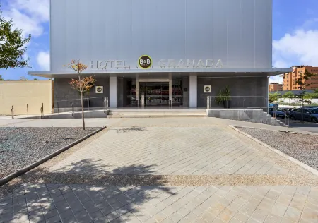 B&B Hotel Granada Estación Отели рядом с достопримечательностью «Terminal 1 of Granada Airport»