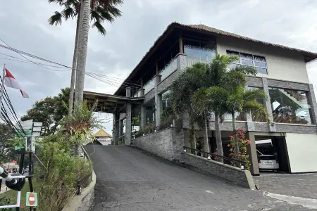 Hotel Pesona Bamboe Отели в г. Лембанг