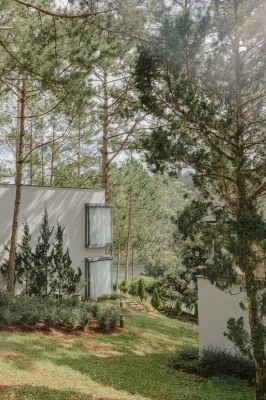 Terracotta Hotel & Resort Dalat Hotele w: Tuyen Lam Lake
