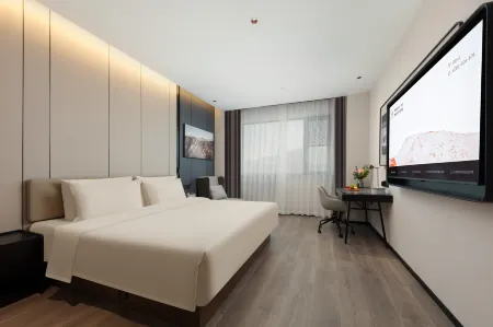 Atour Hotel Shanghai  Jing'an IMIX Park Отели рядом с достопримечательностью «Shanghai University of Engineering Science (Xincun Road)»