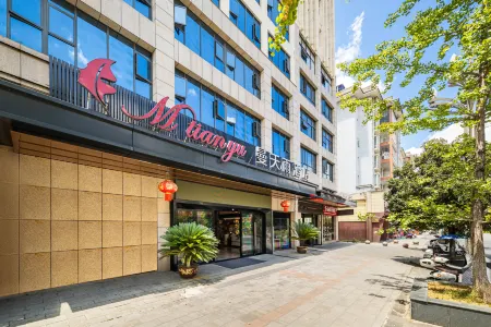 Mantianyu Hotel (Kaili College South High-speed Railway Station) Отели рядом со станцией Kaili South Railway Station