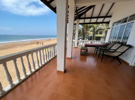 Pearl Island Beach Hotel Отели рядом со станцией Hikkaduwa Railway Station