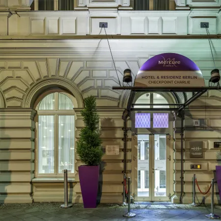 Mercure Hotel & Residenz Berlin Checkpoint Charlie Отели рядом с достопримечательностью «Станция метро Stadtmitte»