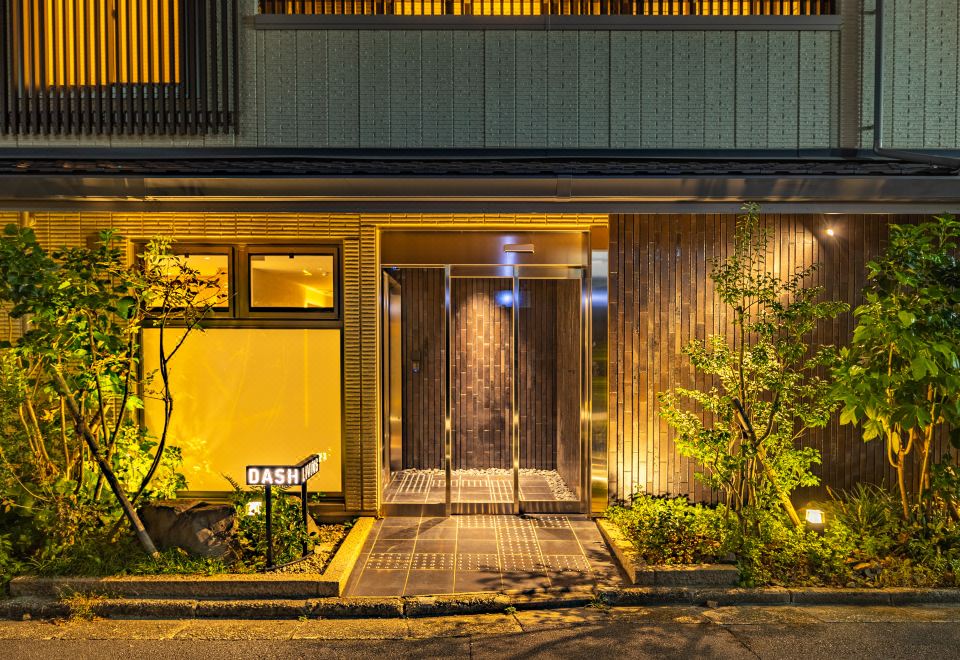 Dash Living Gojo 썸네일
