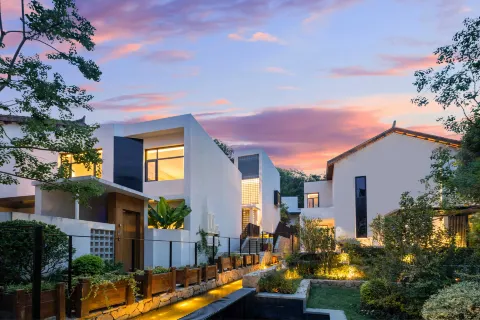 BLOSSOM LAND WEISUWAN HUANGSHI