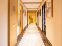 CLOUDS MOUNTAIN VILLA Hotels near Qinghe Square