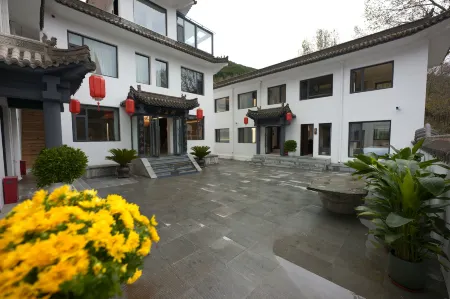Mount Wutai Boarding in Clouds Отели рядом с достопримечательностью «Baiyun Temple»