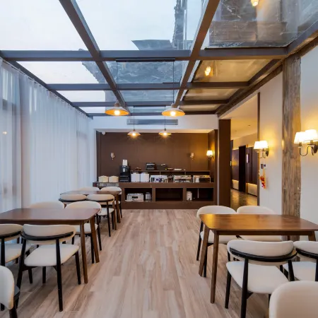 Shangheyuan Homestay (Kaifeng Millennium City Park)