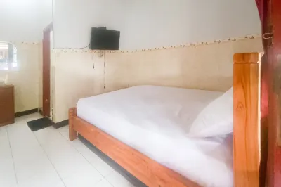 Astri Homestay Carkranegara Mataram Mitra RedDoorz Hotel di Cakranegara