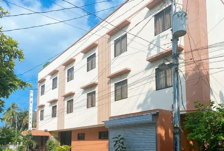 RedDoorz @ La Briana Guest House Santa Fe, Bantayan Cebu Отели рядом с достопримечательностью «Marikaban Beach»