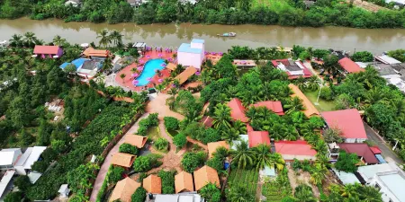 Rooster Mekong Resort Отели в г. TT. Cho Lach