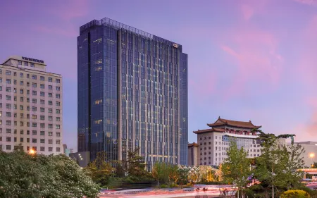 Sofitel Beijing Central Отели рядом с достопримечательностью «Capital University of Economics and Business (Hongmiao Campus)»