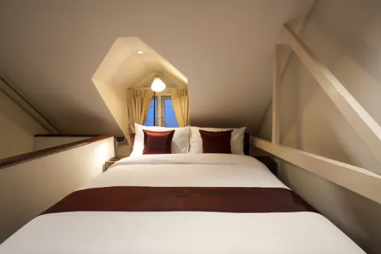 Boutique 3-bedroom And 1-living Room Suite