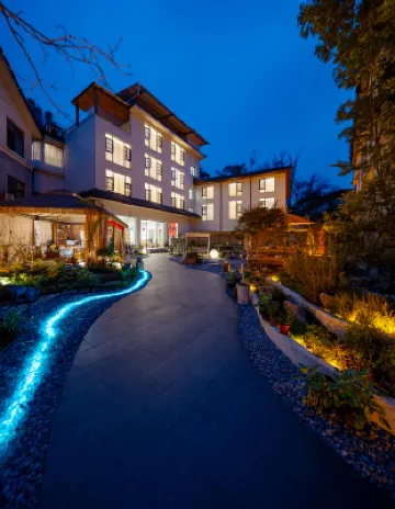 Yuncijian Private Hot Spring Homestay (Emeishan Baoguo Temple Tourist Center) Hotels near Baoguo Temple