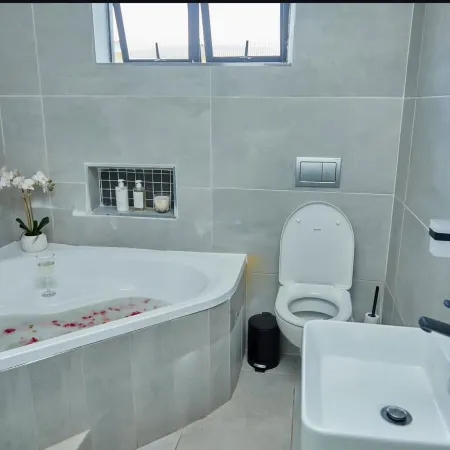 Luxurious Messe Luxe Apartment Near Airport Отели в г. Хараре