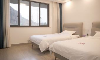 Xiehou Homestay (Chuanyan Shijiufeng Scenic Area)