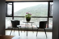 Smile Mao Niu · Mountain View Natural Aesthetic Resort (Kangding Love Song Square)