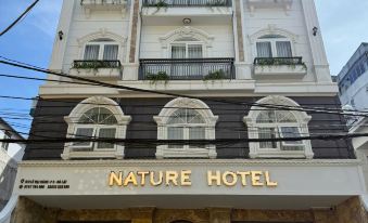 4. Nature H..