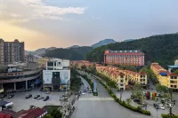 Jinliyuan Hotel (China Vietnam City) - Mountain View