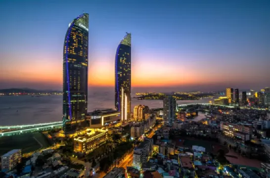 Qinghaiwan Sea View Apartment (Xiamen University Shimao Twin Towers Branch) Hotels near South Putuo Temple