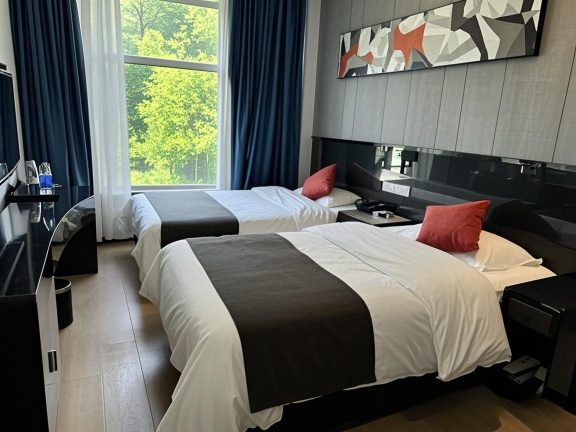 Chengshi Muyie Holiday Hotel (Nanjing Olympic Sports Center Aoti East Subway Station) Over view