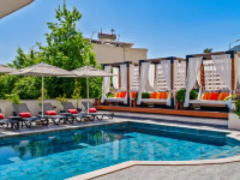 Lupia Suites โรงแรมในคาช