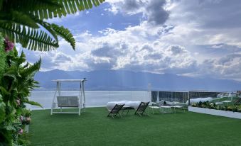 Zhibu Riverside Mountain View Villa (Dali Airport Erhai Branch)