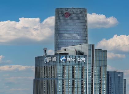Autumn Thoughts High-Rise Scenic Administrative Apartment